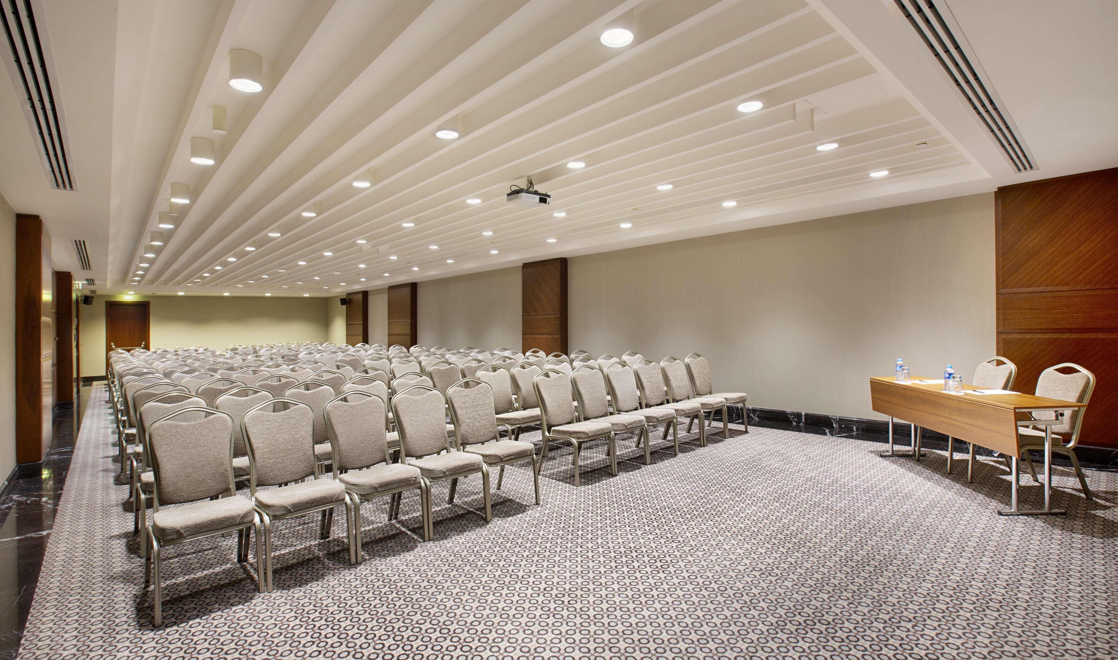 DoubleTree by Hilton Istanbul-Avcilar Hotel Exterior foto Meeting room