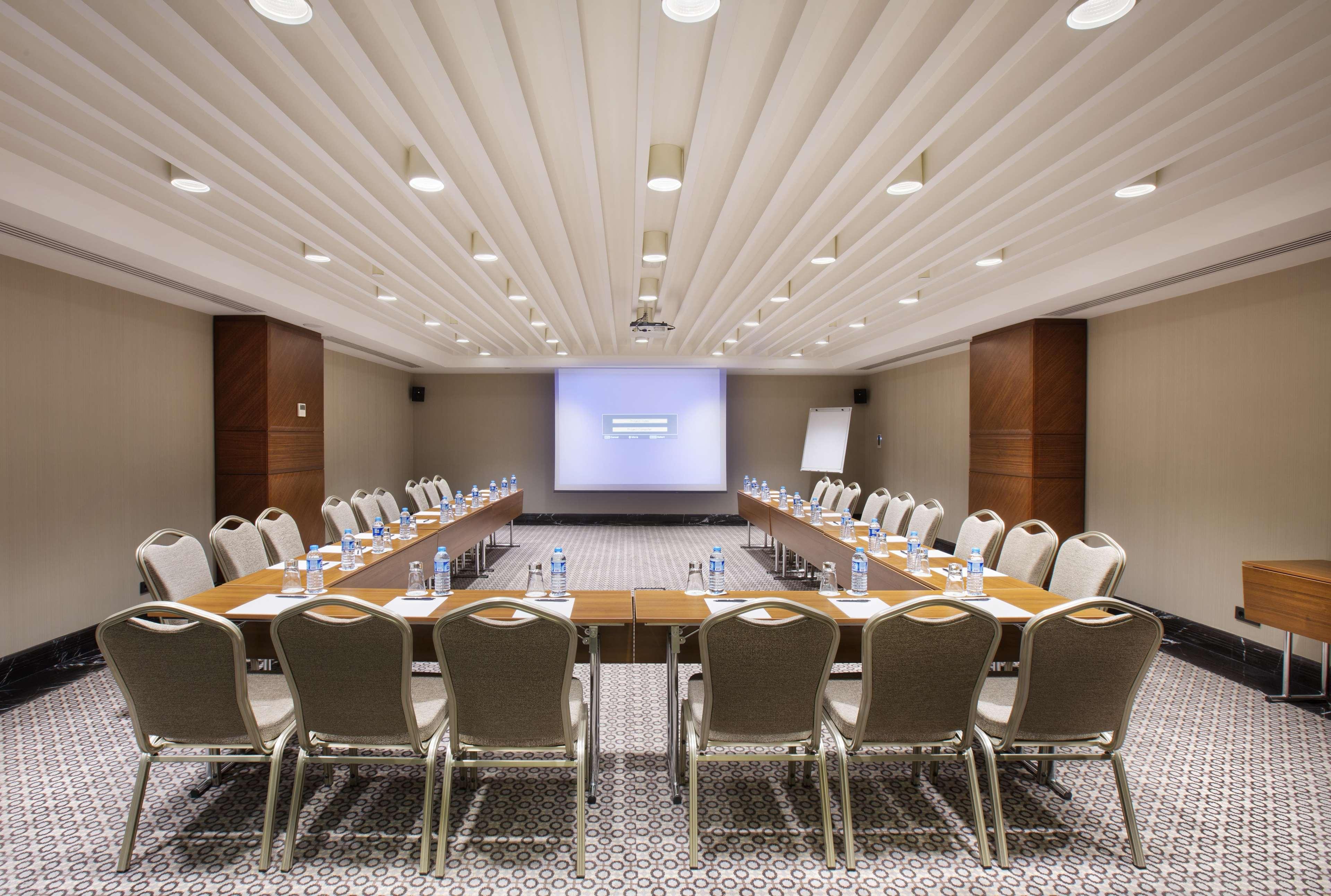DoubleTree by Hilton Istanbul-Avcilar Hotel Exterior foto Meeting room
