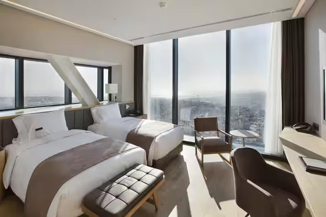 DoubleTree by Hilton Istanbul-Avcilar Hotel Exterior foto A guest room at the hotel