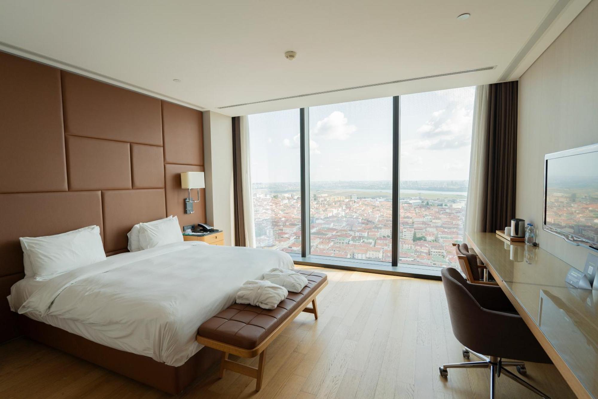 DoubleTree by Hilton Istanbul-Avcilar Hotel Exterior foto A room at the hotel